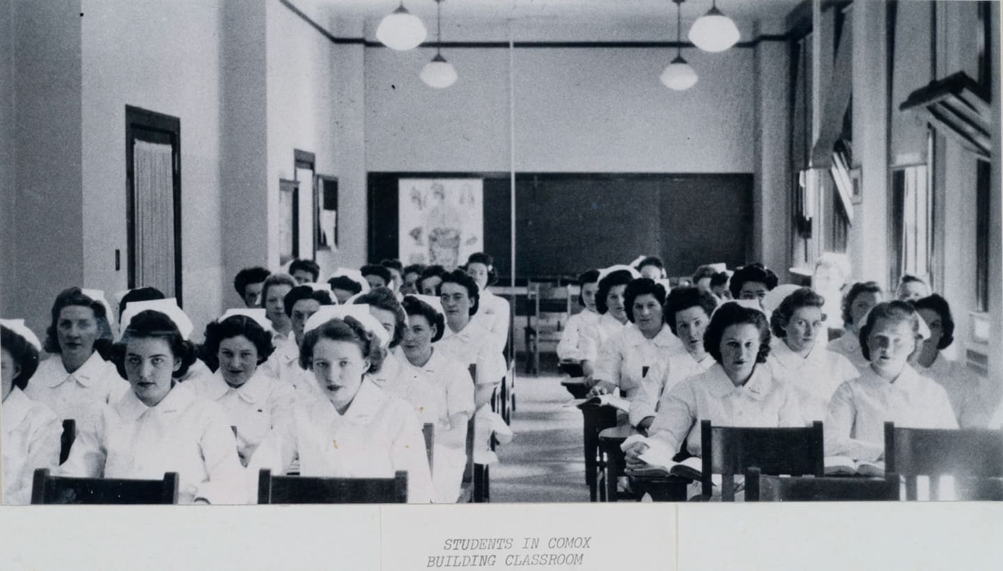 Image of St. Pau's nursing students in classroom in 1943.